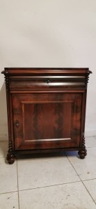 Szafka biedermeier mahoń piramidalny